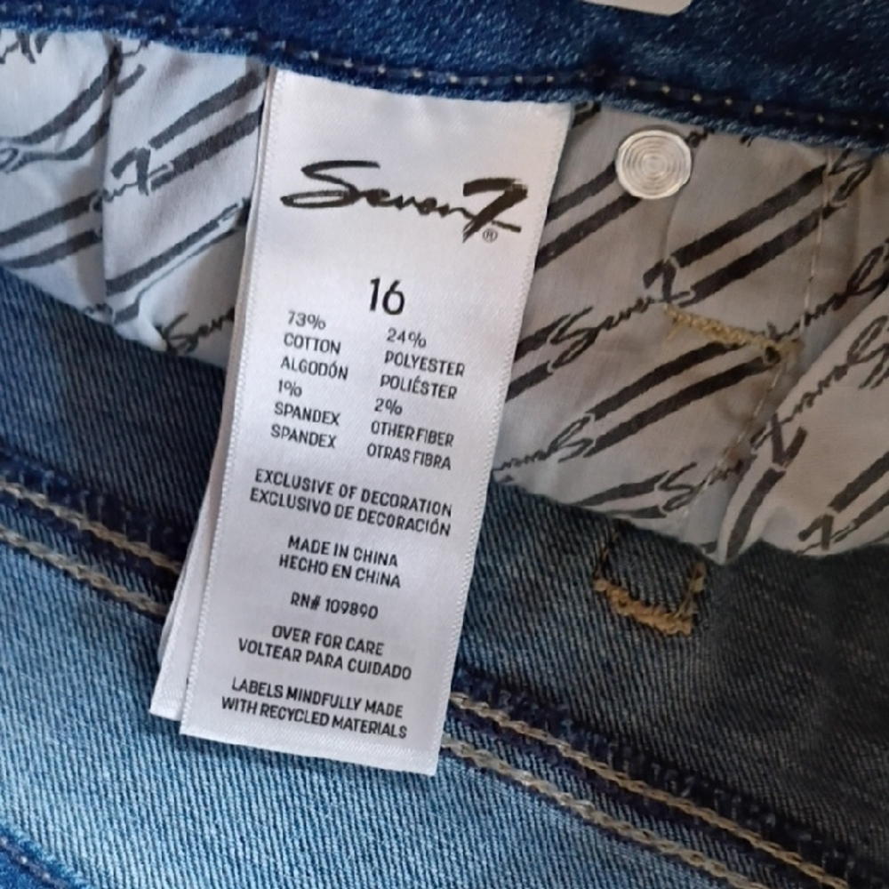 Seven7 Women's Denim Shorts with Floral Embroidery Size 16 - Picture 6 of 9
